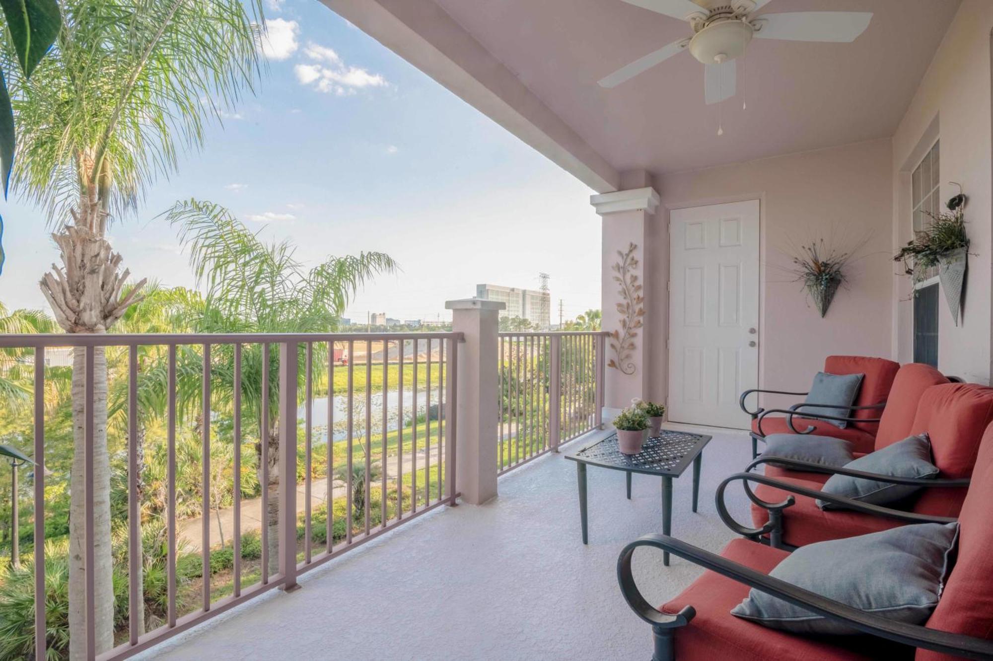 Beautiful Vista Cay View Classic Near To Theme Parks & Walk To The Convention Center Holiday home *