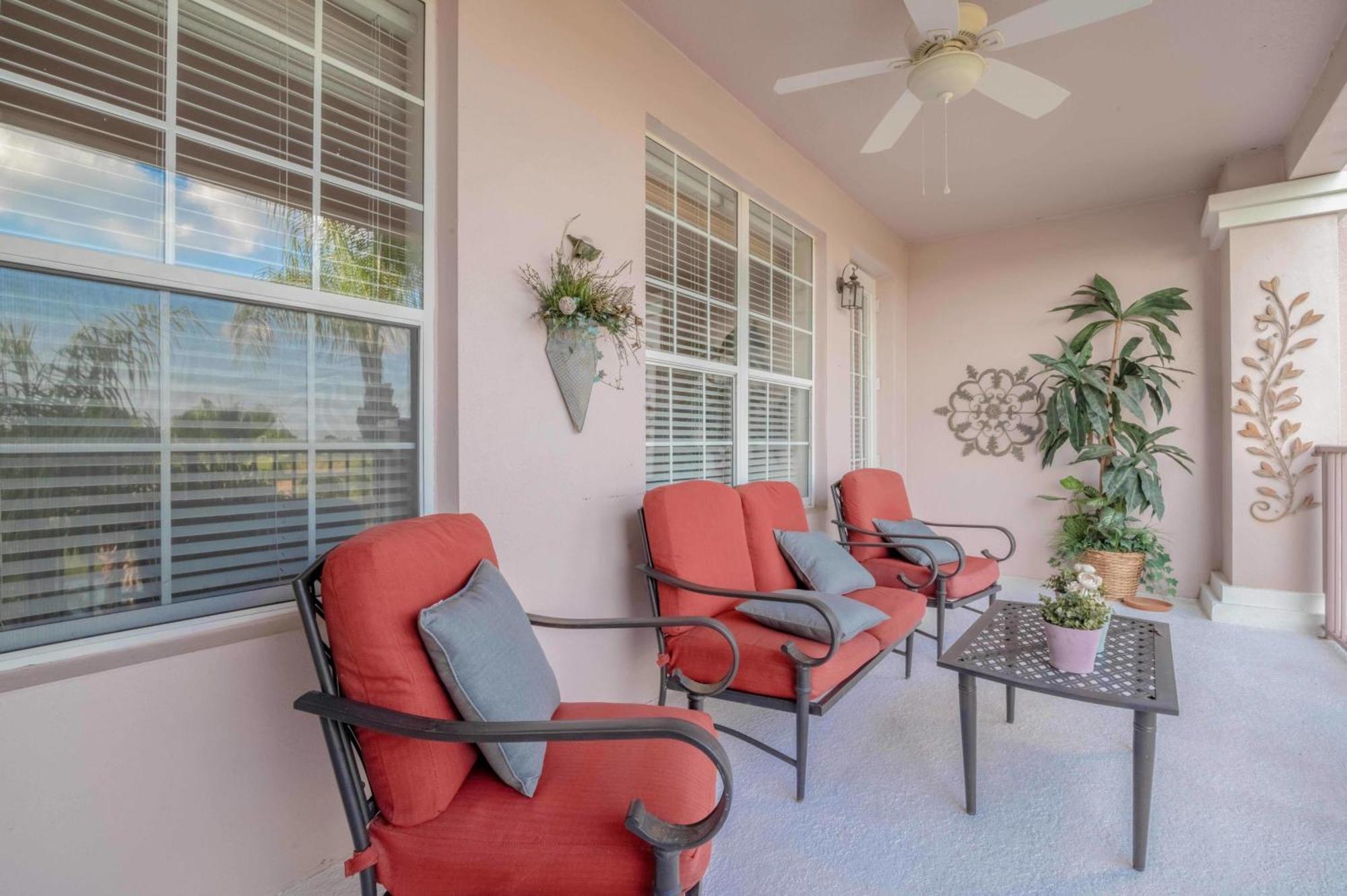 Beautiful Vista Cay View Classic Near To Theme Parks & Walk To The Convention Center Holiday home
