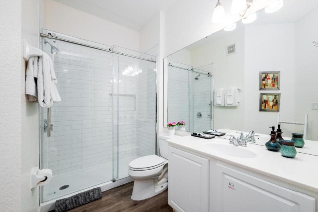 Stylish Vista Cay Luxury Diamond Next To Pool Near Theme Parks And Walk To The Convention Center Holiday home Orlando