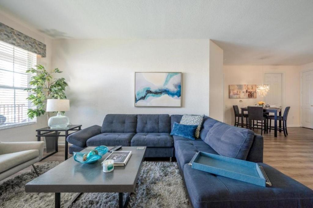 Stylish Vista Cay Luxury Diamond Next To Pool Near Theme Parks And Walk To The Convention Center Orlando