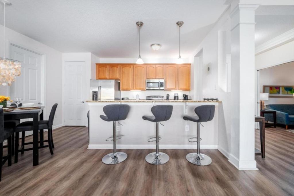 Stylish Vista Cay Luxury Diamond Next To Pool Near Theme Parks And Walk To The Convention Center Holiday home