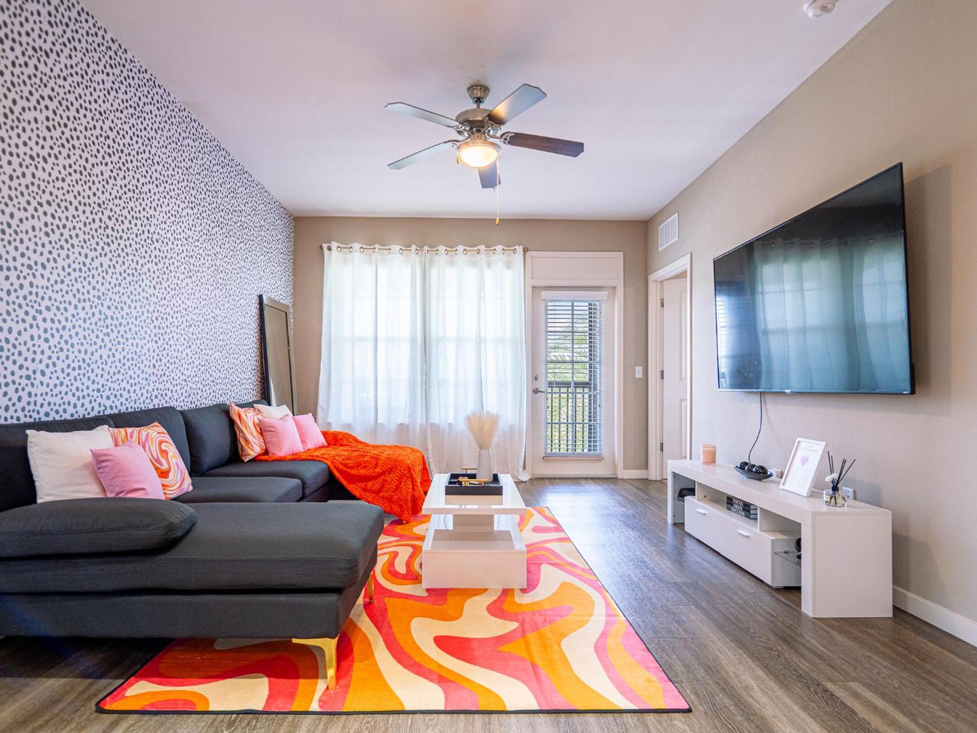 Chic Spacious 2ba 2br With Views Of Pool Apartment Orlando