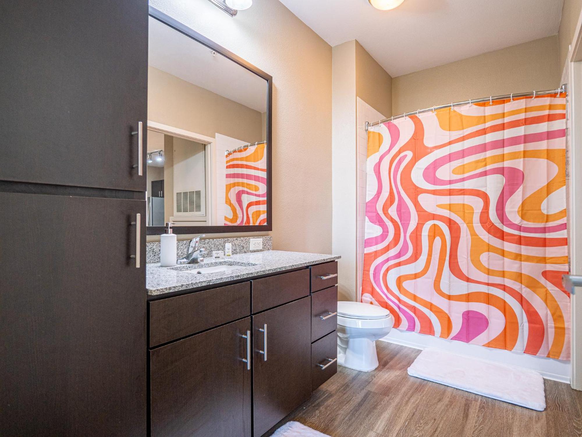 Chic Spacious 2ba 2br With Views Of Pool Apartment