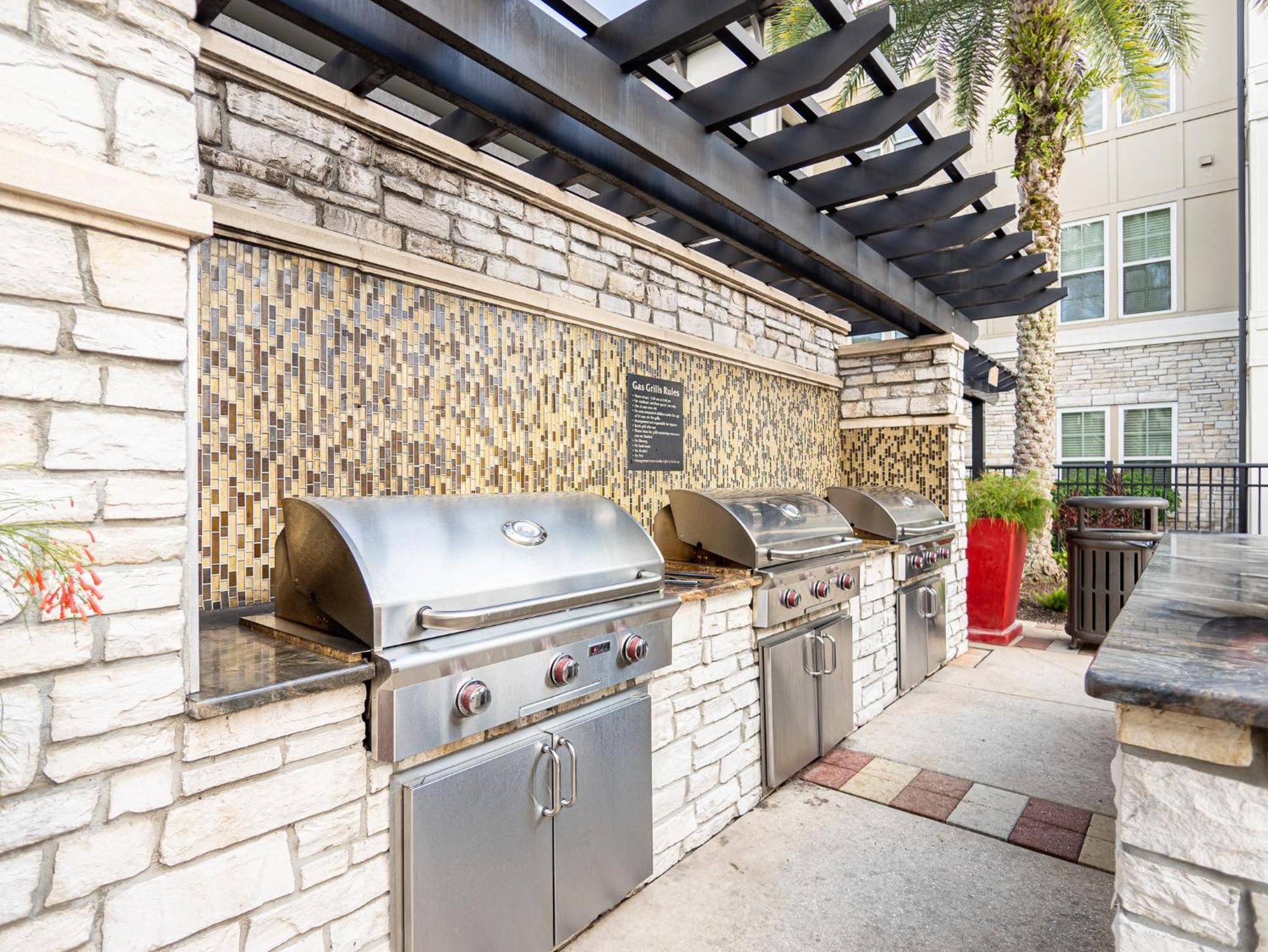 Chic Spacious 2ba 2br With Views Of Pool Apartment