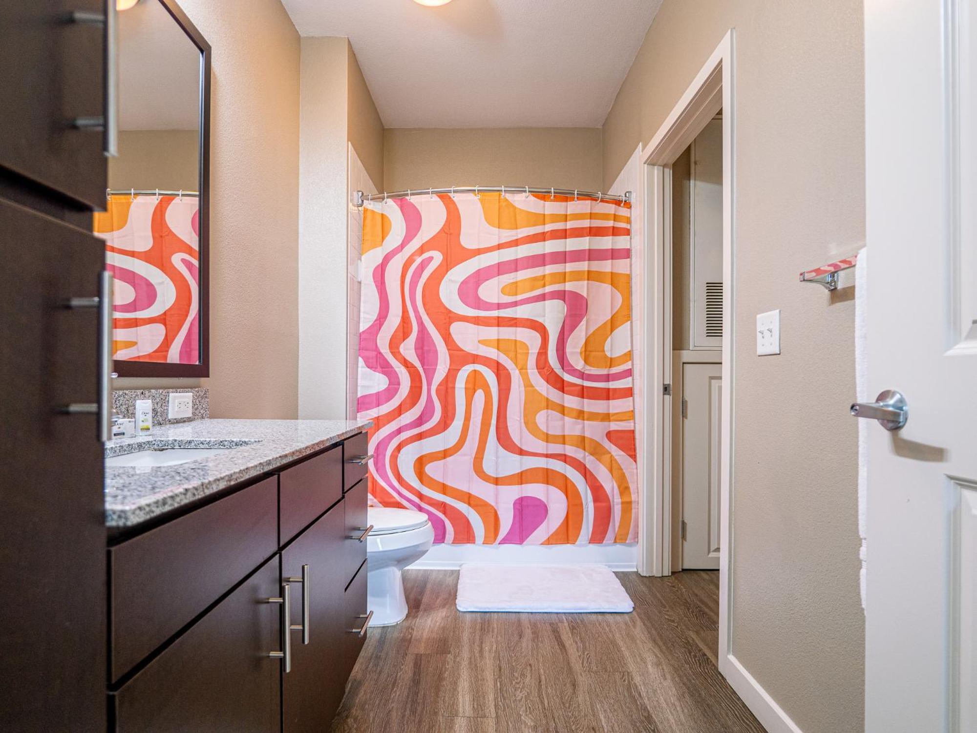 Chic Spacious 2ba 2br With Views Of Pool Apartment
