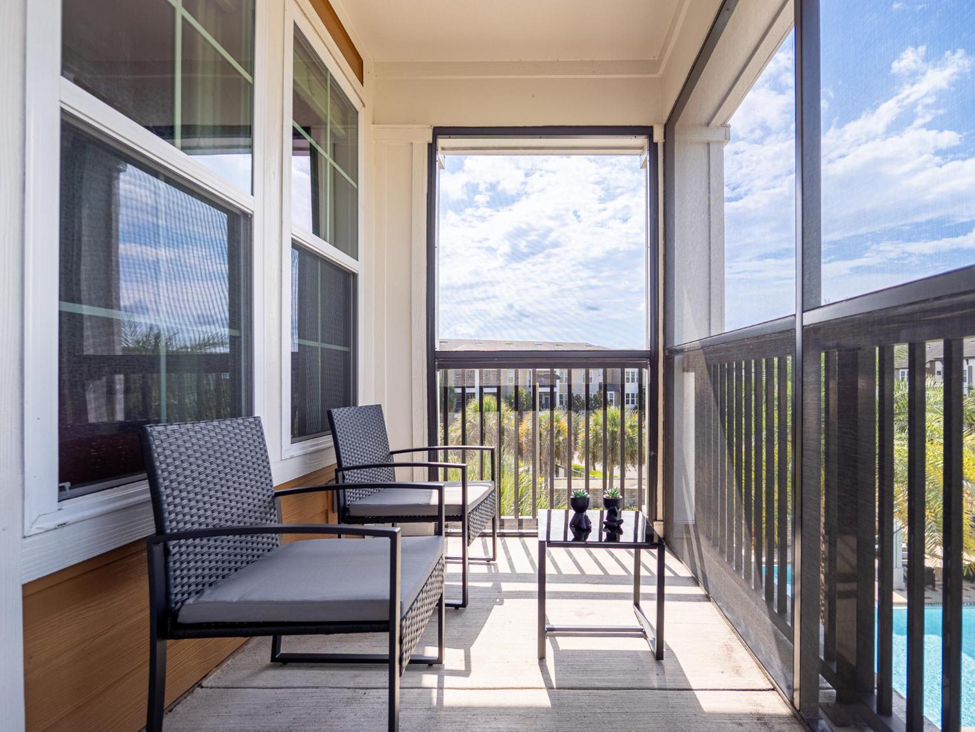 Chic Spacious 2ba 2br With Views Of Pool Apartment *