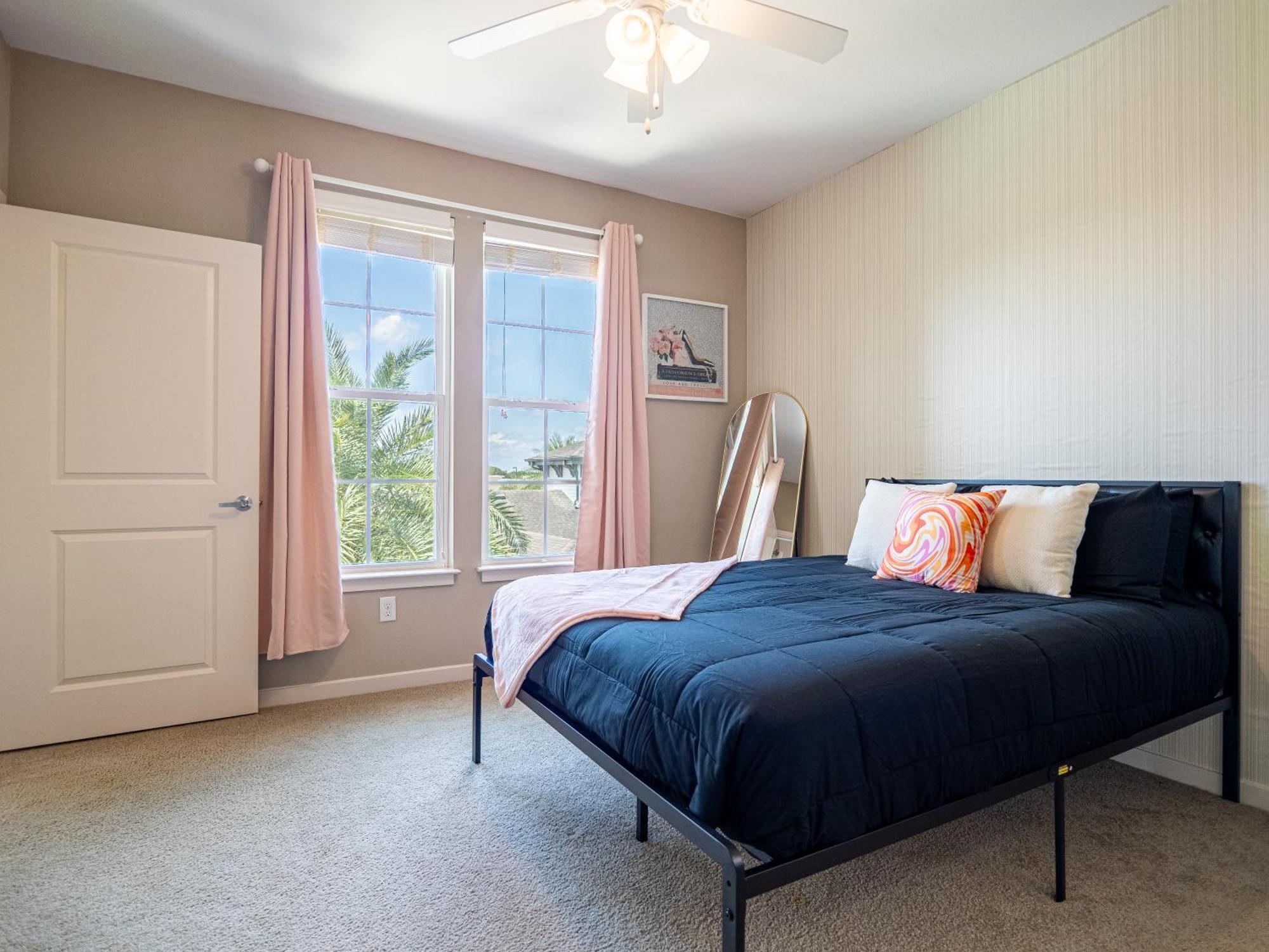 Chic Spacious 2ba 2br With Views Of Pool Apartment *