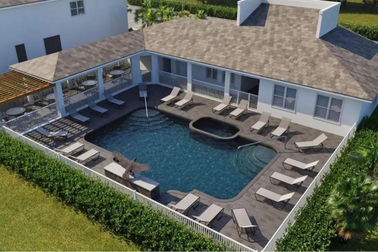 Holiday home Modern Townhouse Heated Pool 1502r