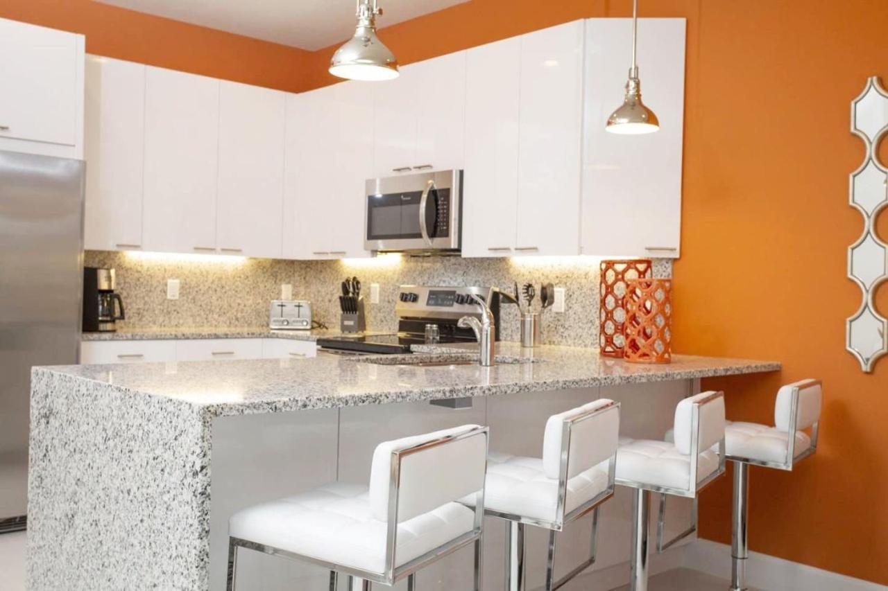 Modern Townhouse Heated Pool 1502r