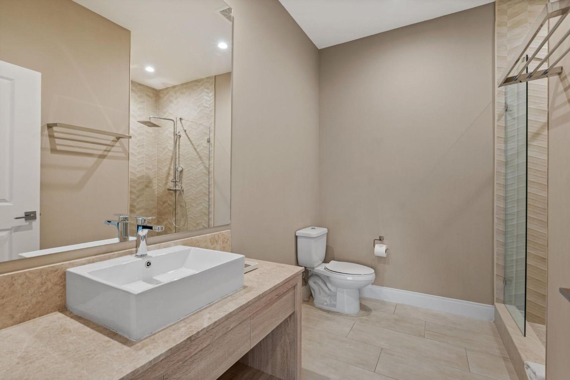3063 - Luxuosa Com 4 Quartos E 4.5 Banheiros Perto Da Com Acesso Ao Apartment *