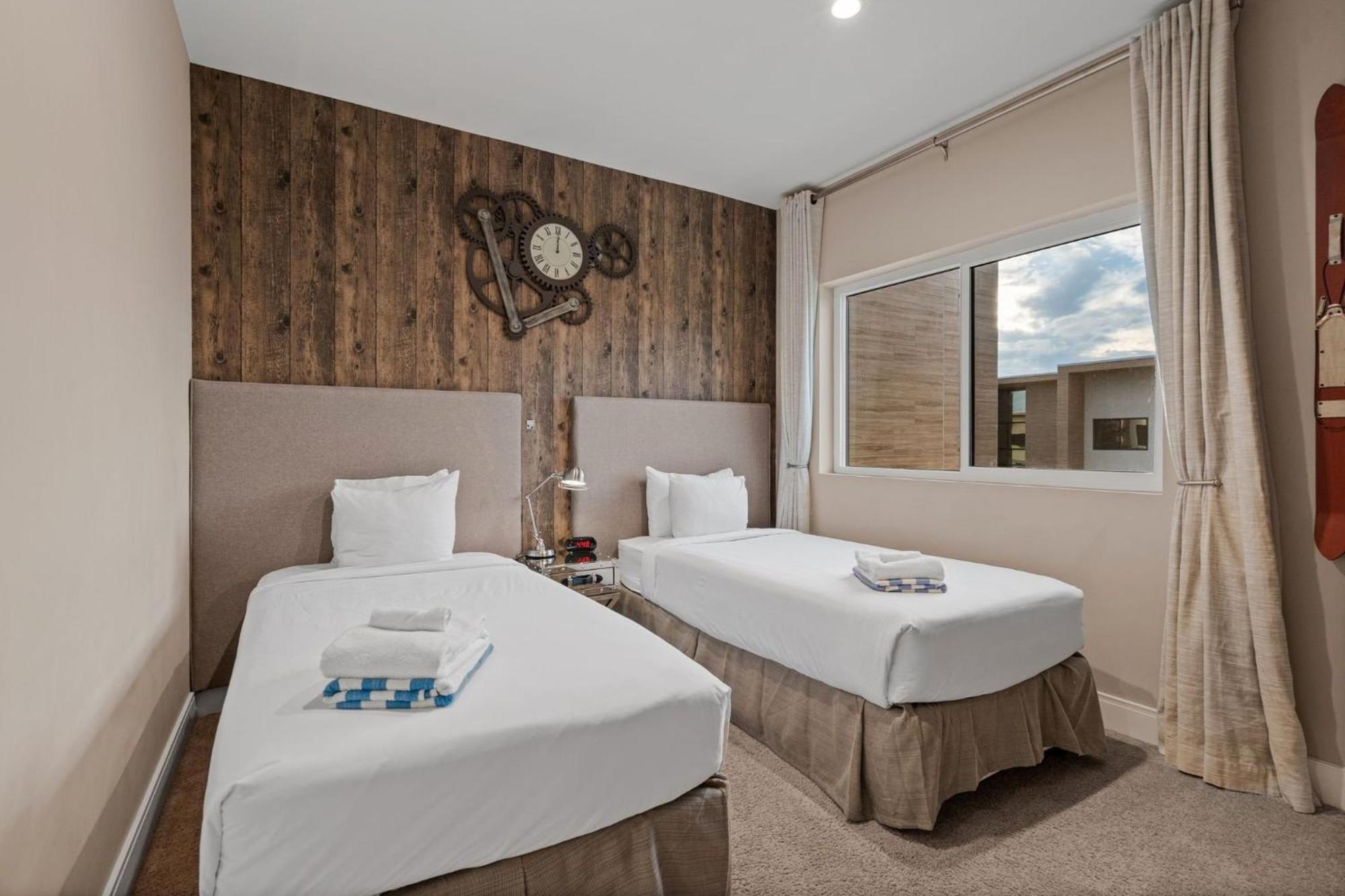 3063 - Luxuosa Com 4 Quartos E 4.5 Banheiros Perto Da Com Acesso Ao