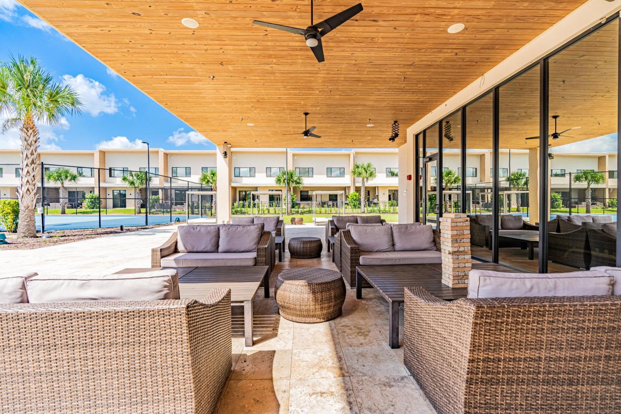 Private Hot Tub Bbq Grill At Magic Village Views Holiday home