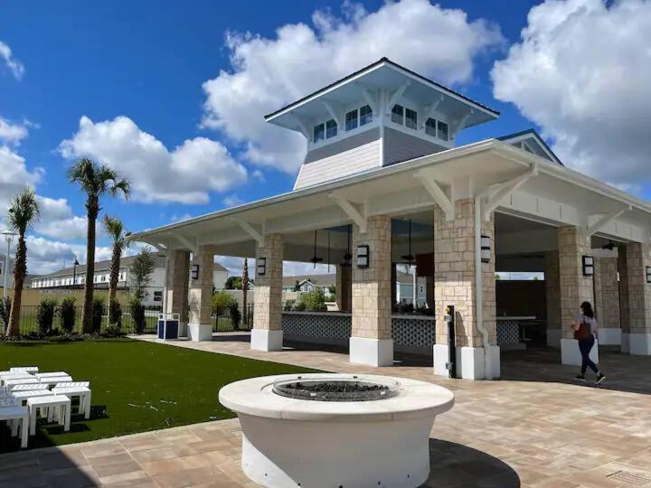 Unwind In Your 5-bedroom Oasis Holiday home