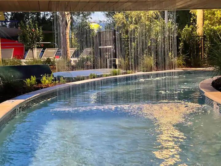 Unwind In Your 5-bedroom Oasis Holiday home Orlando