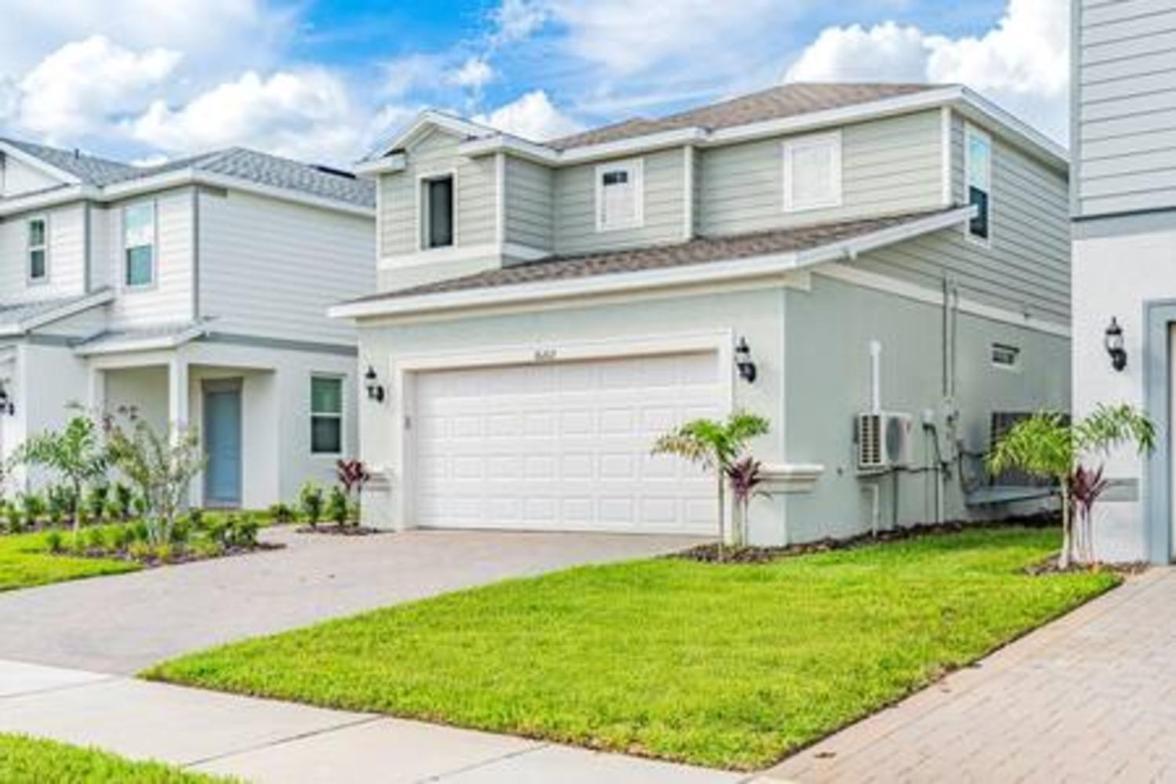 Unwind In Your 5-bedroom Oasis *