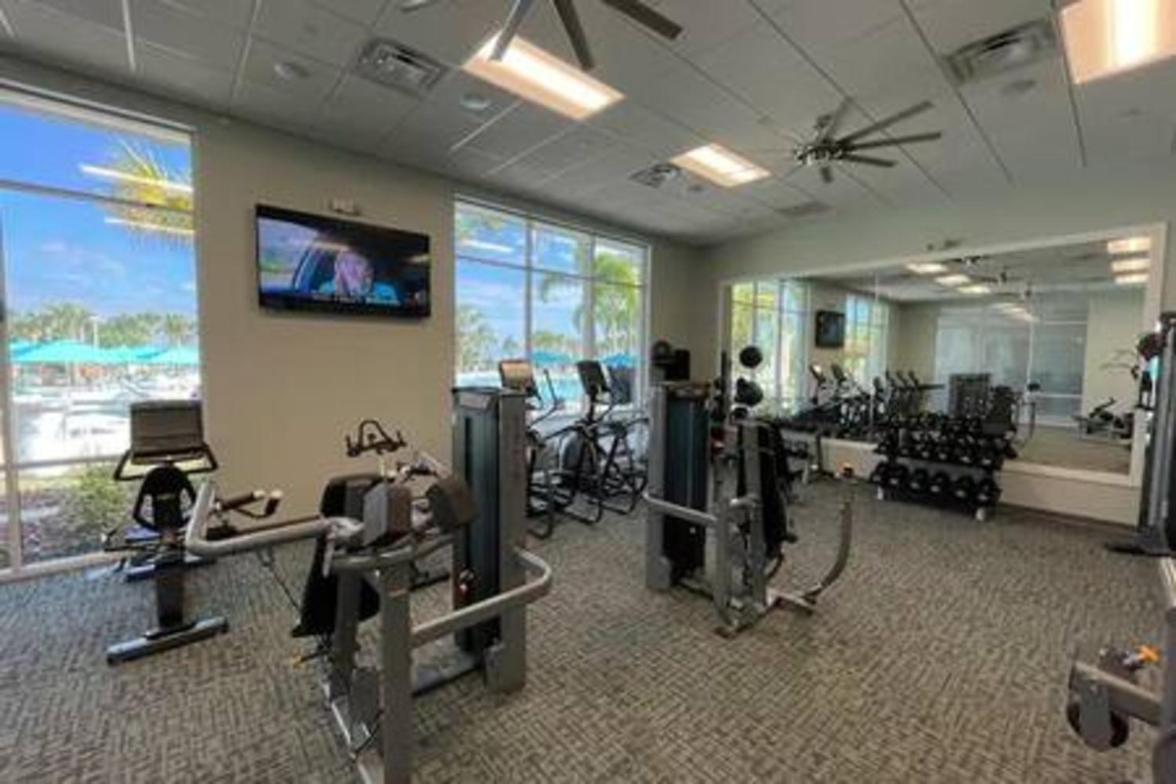 Unwind In Your 5-bedroom Oasis Orlando
