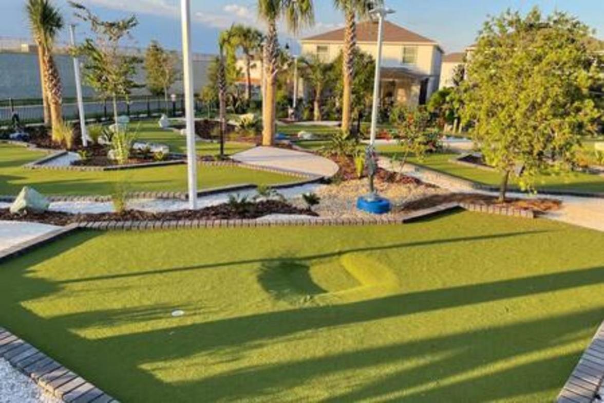 Unwind In Your 5-bedroom Oasis * Orlando