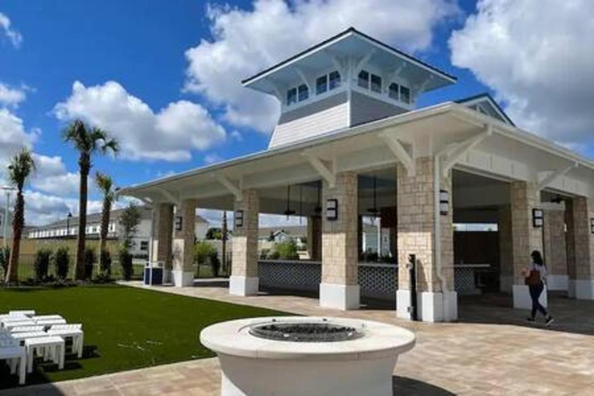Unwind In Your 5-bedroom Oasis