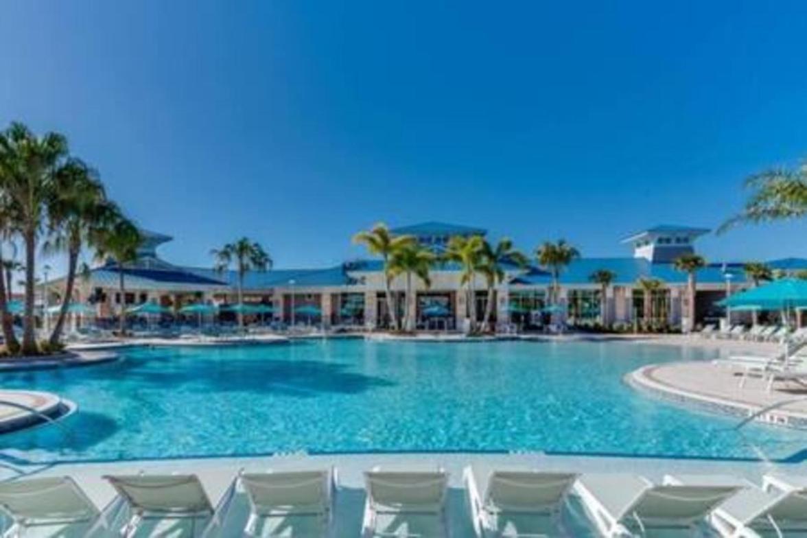 Unwind In Your 5-bedroom Oasis * Orlando