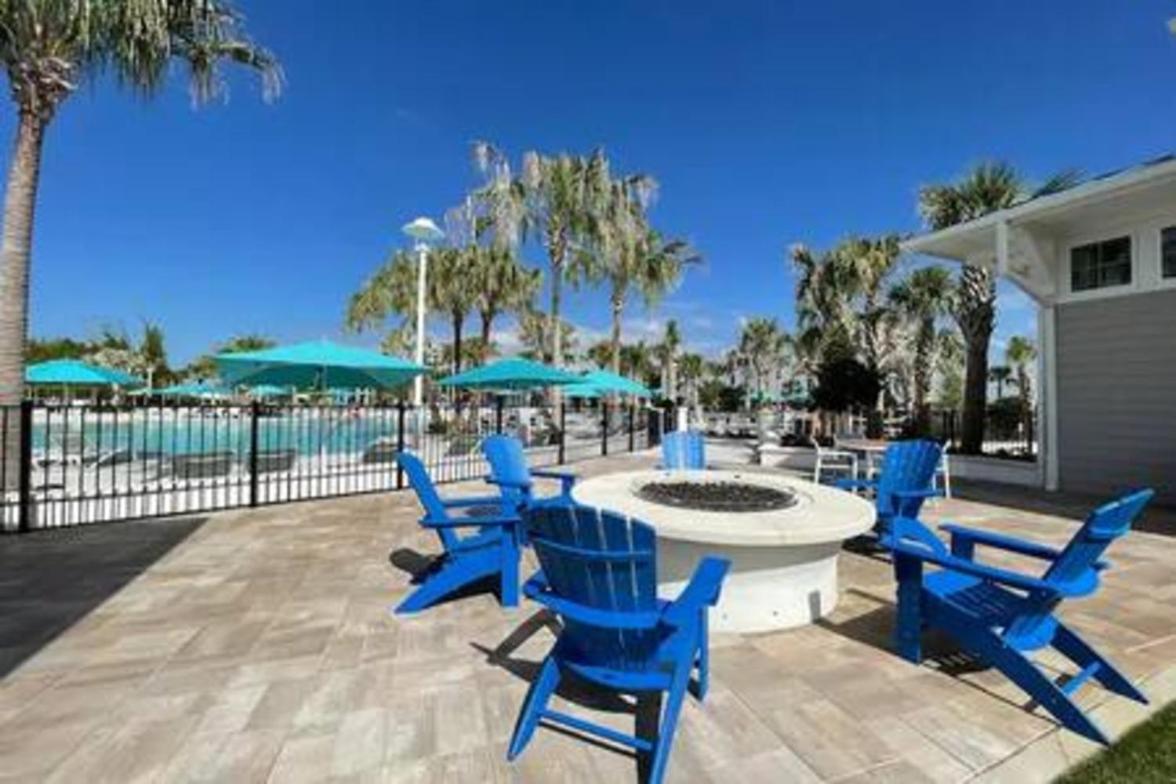 Unwind In Your 5-bedroom Oasis Holiday home