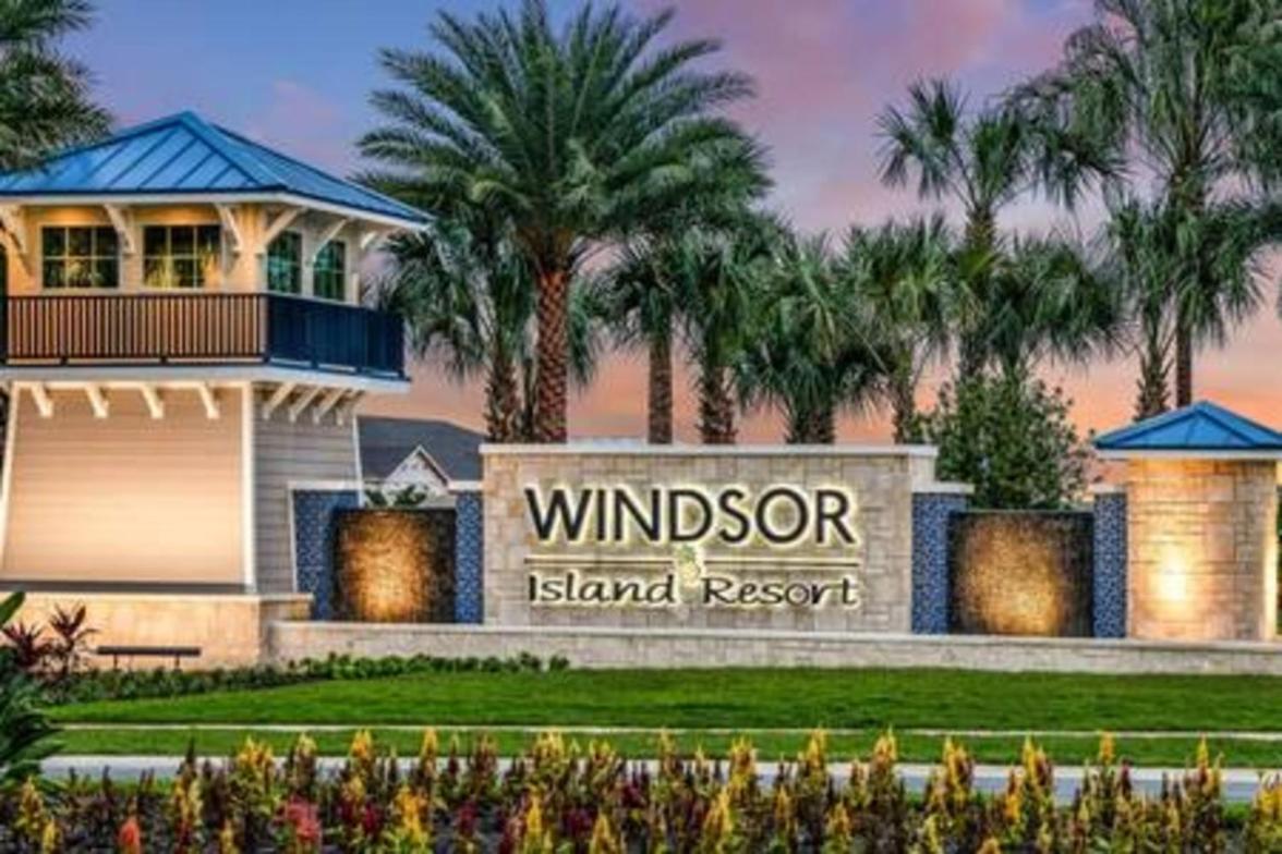 Unwind In Your 5-bedroom Oasis Holiday home *