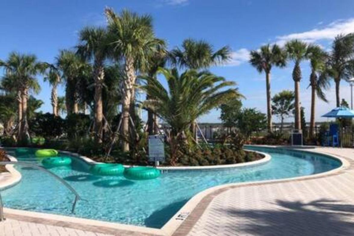 Unwind In Your 5-bedroom Oasis Orlando