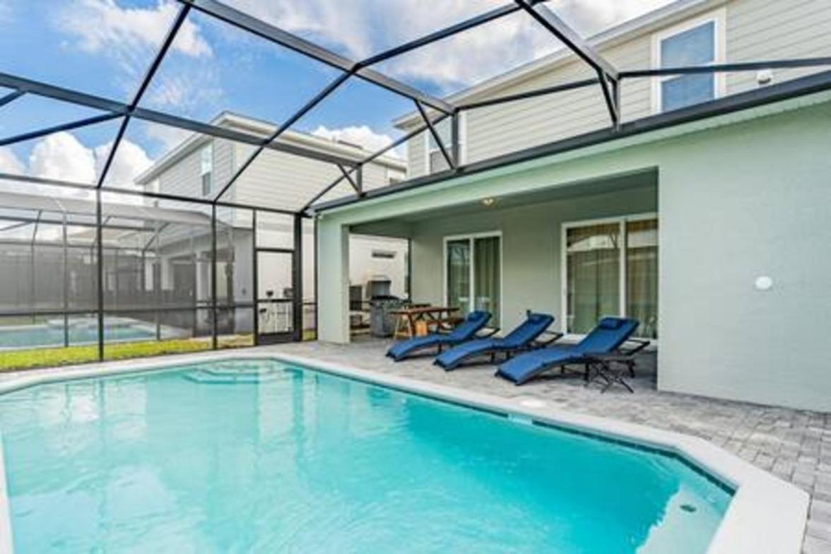 Unwind In Your 5-bedroom Oasis *