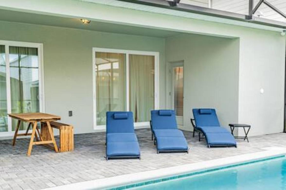 Unwind In Your 5-bedroom Oasis Orlando