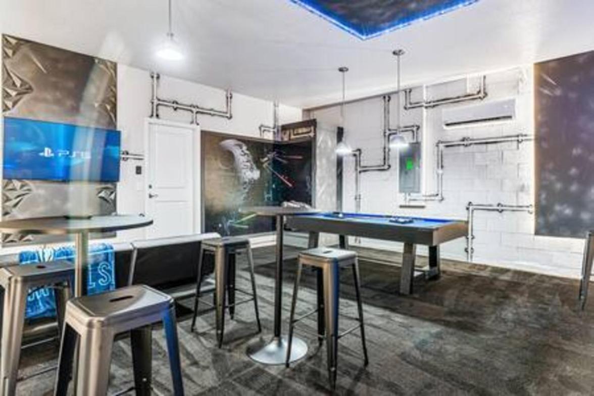 Unwind In Your 5-bedroom Oasis Holiday home