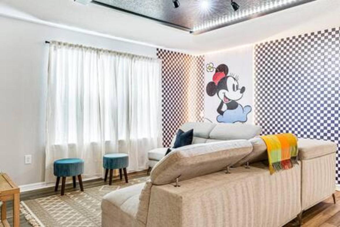 Unwind In Your 5-bedroom Oasis Holiday home Orlando