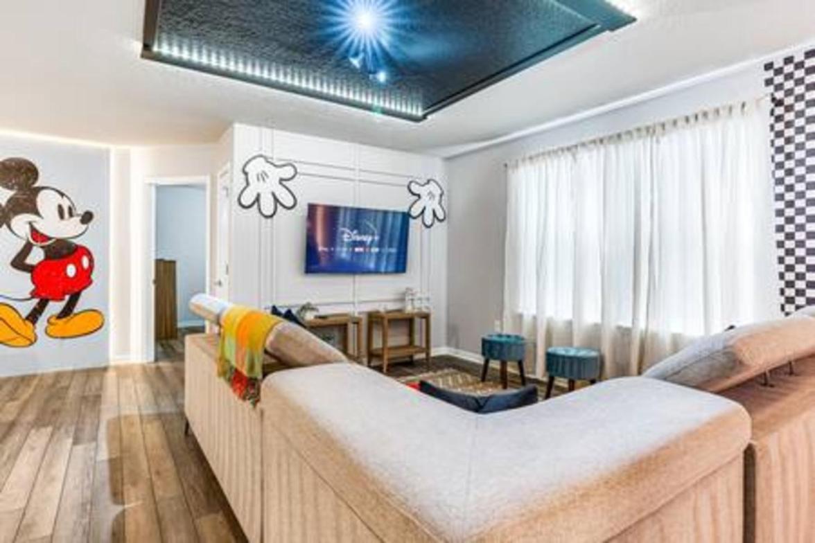 Unwind In Your 5-bedroom Oasis Orlando