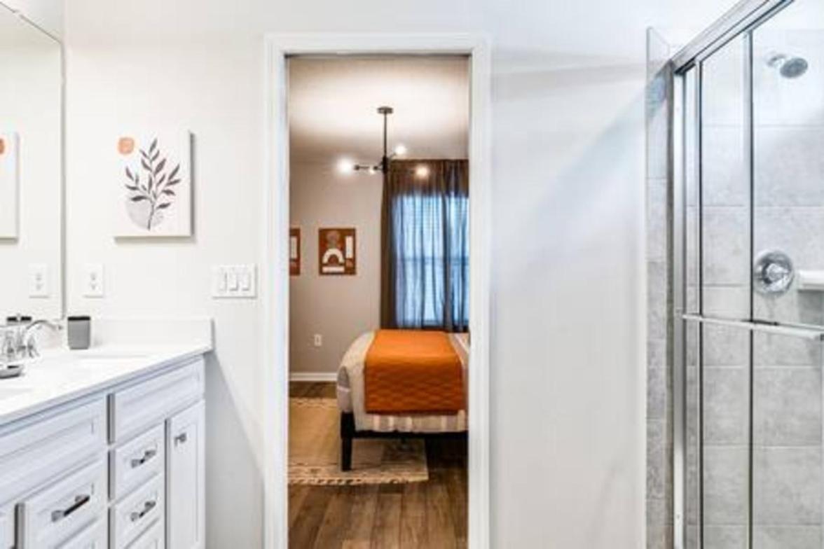 Unwind In Your 5-bedroom Oasis