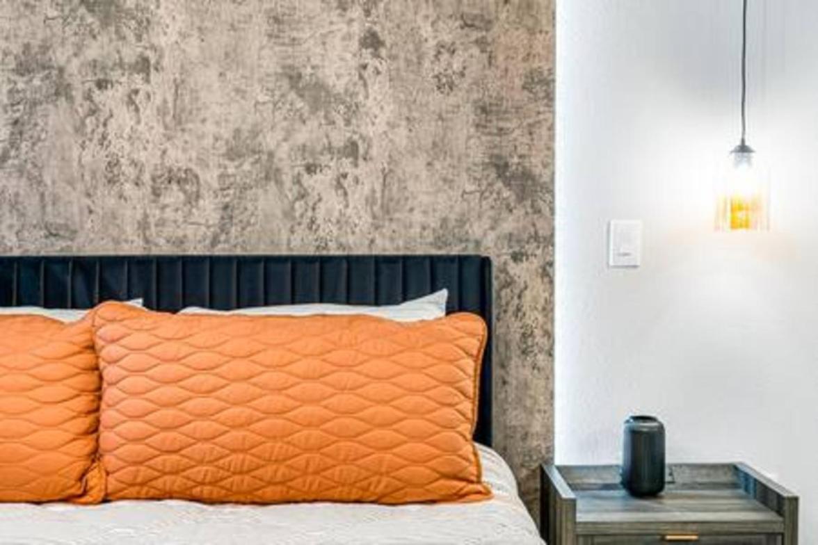 Holiday home Unwind In Your 5-bedroom Oasis *