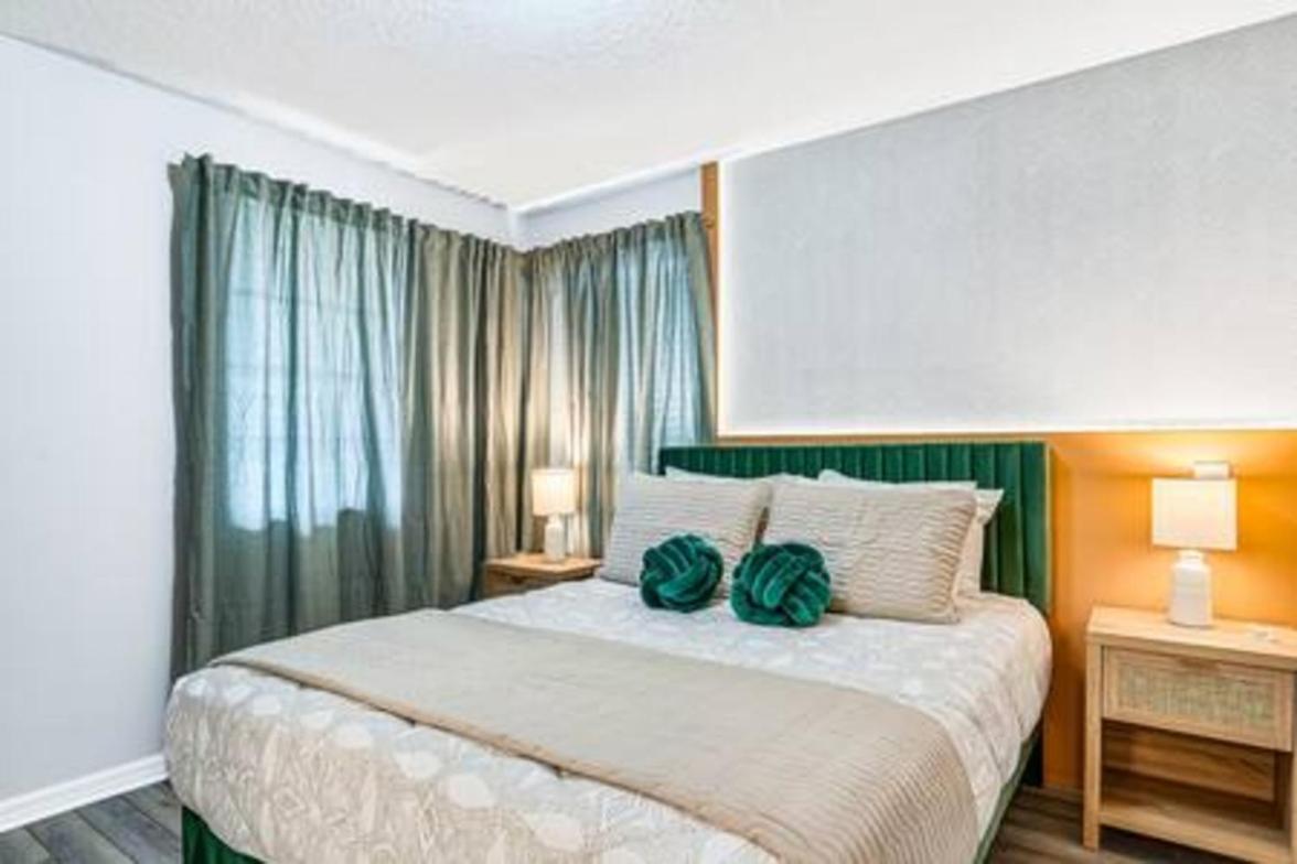Unwind In Your 5-bedroom Oasis Orlando