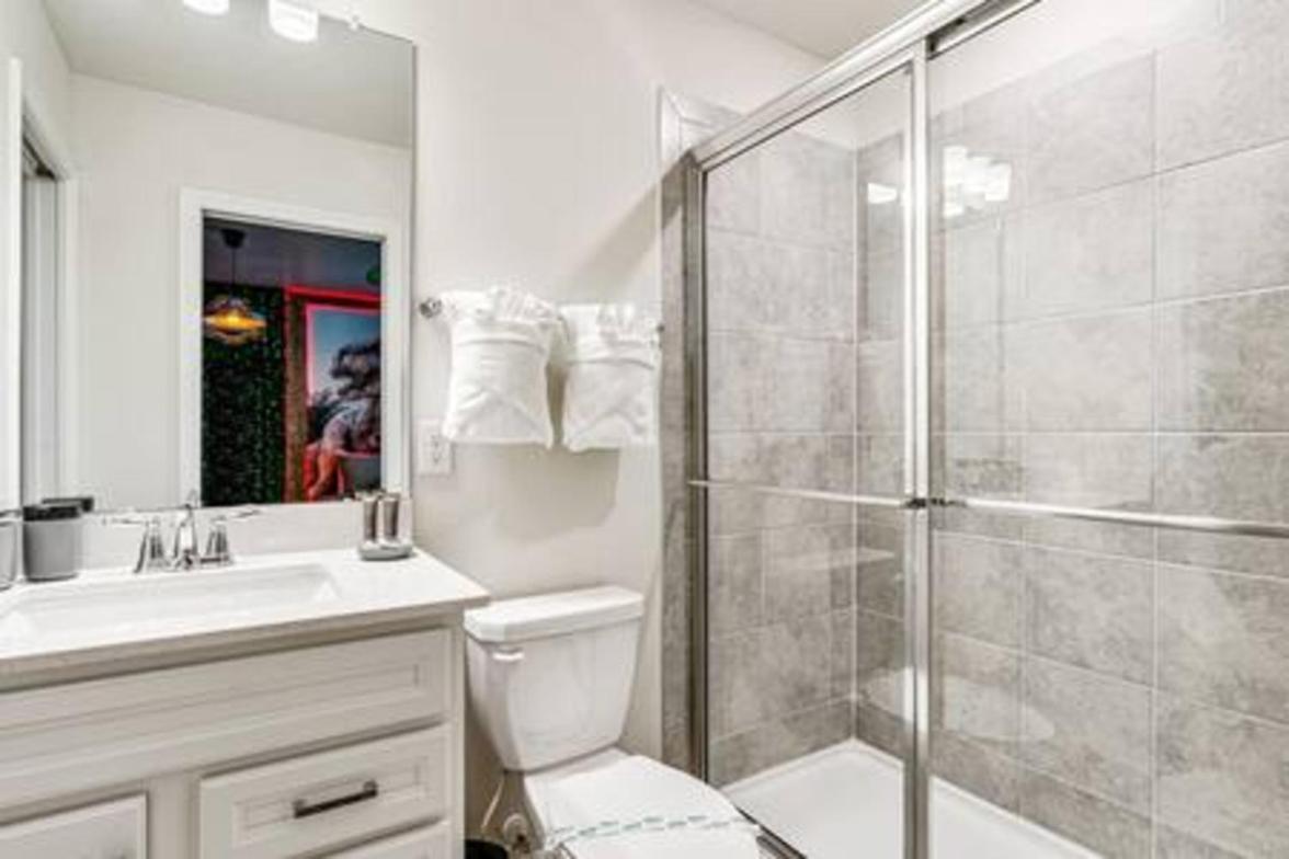 Unwind In Your 5-bedroom Oasis