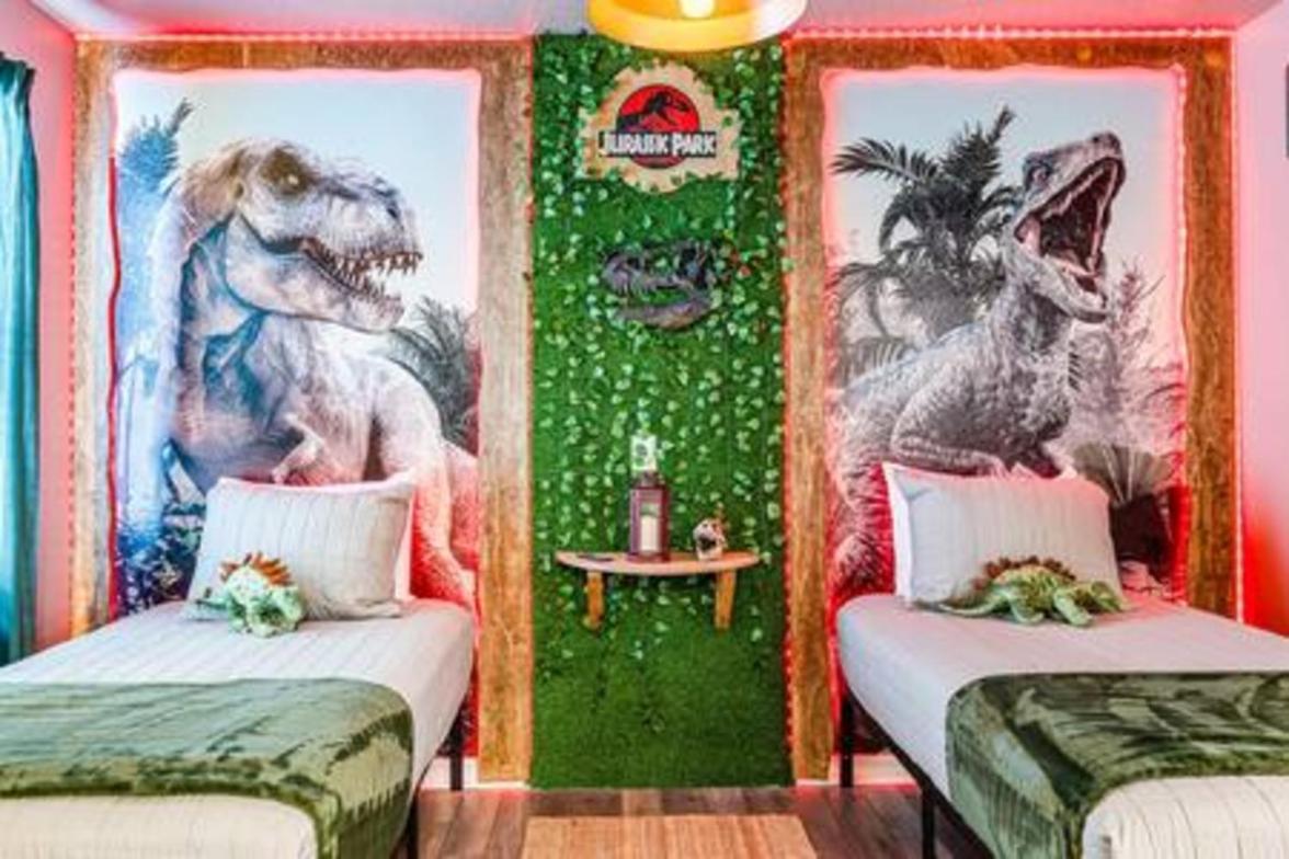 Unwind In Your 5-bedroom Oasis Holiday home