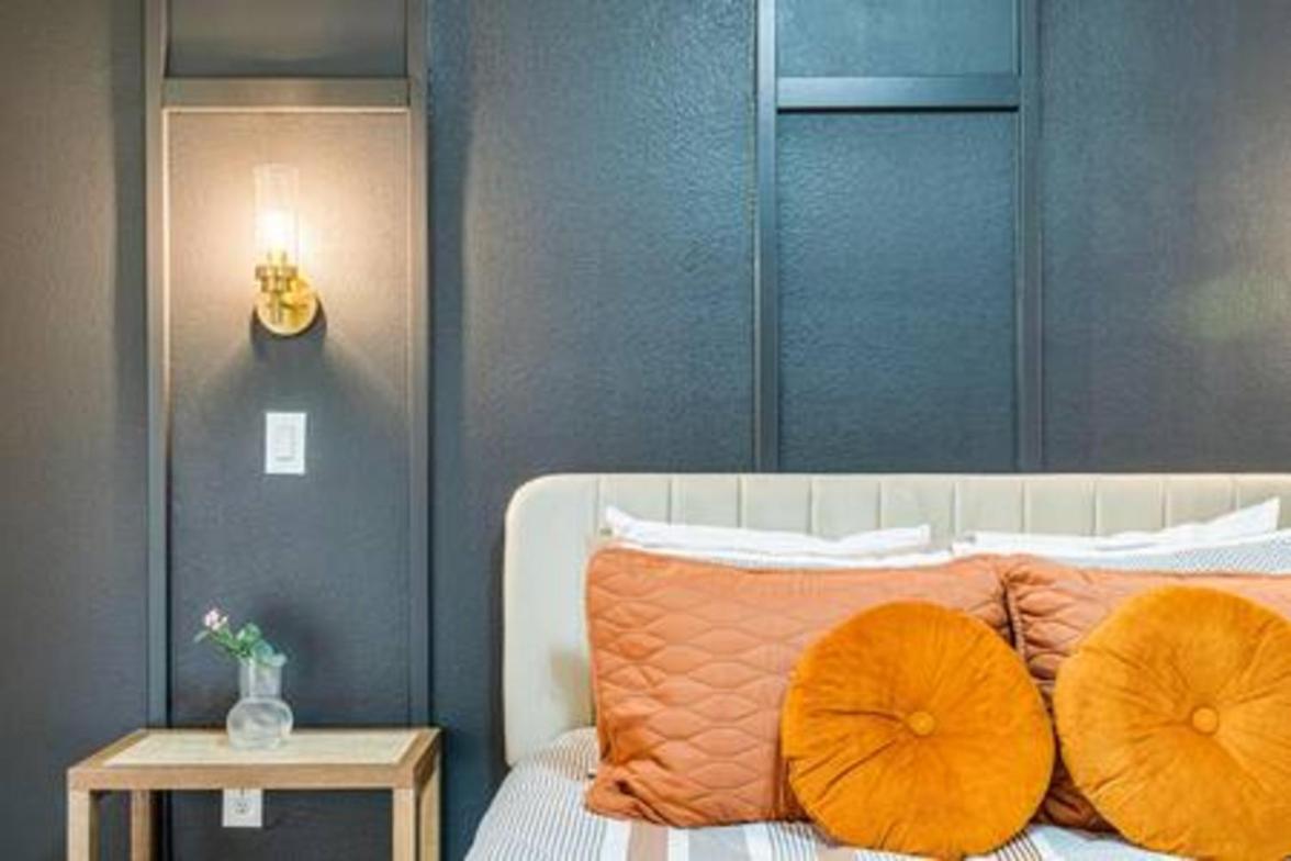 Unwind In Your 5-bedroom Oasis Orlando