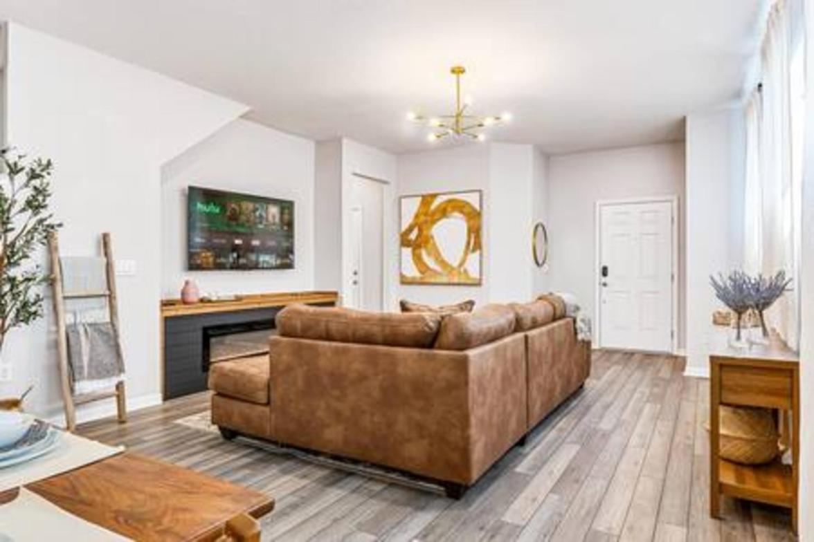 Unwind In Your 5-bedroom Oasis * Orlando