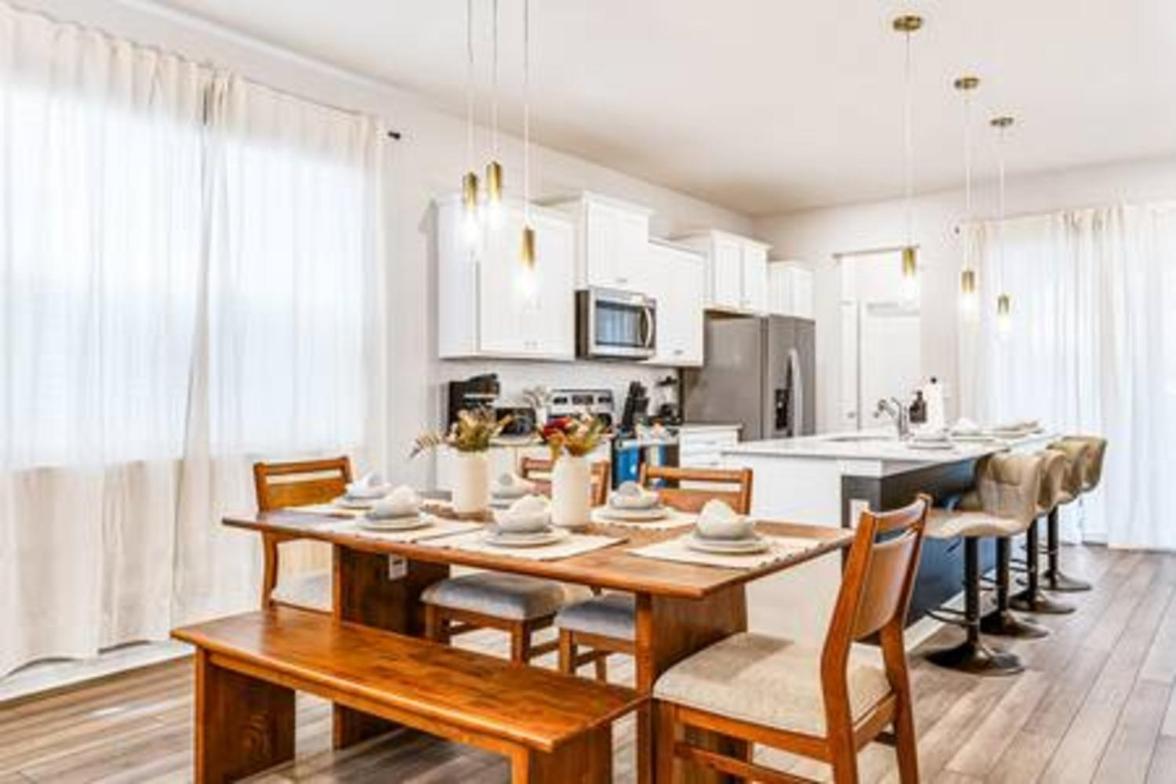 Holiday home Unwind In Your 5-bedroom Oasis *
