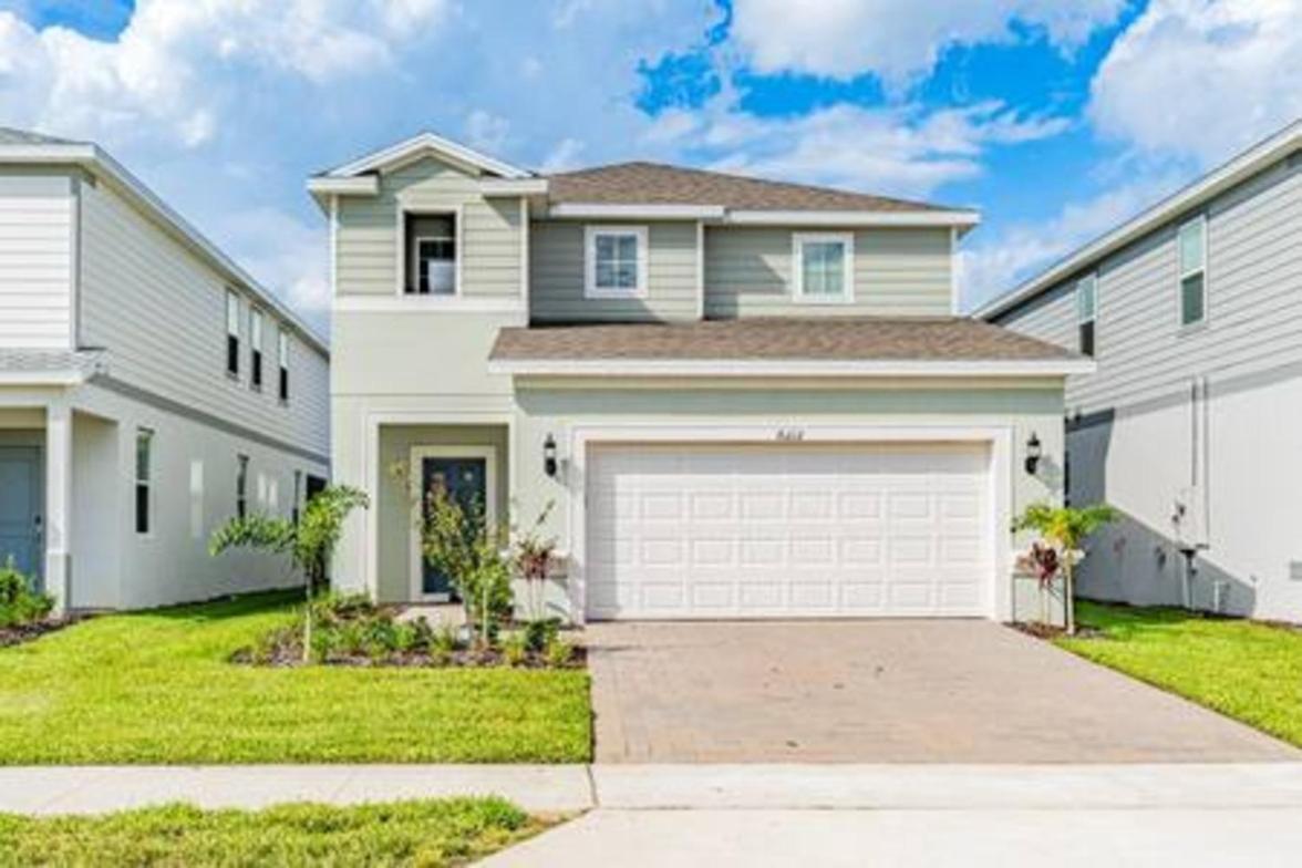 Unwind In Your 5-bedroom Oasis Holiday home Orlando