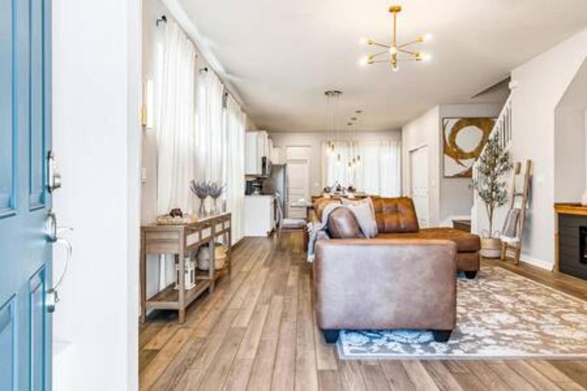 Unwind In Your 5-bedroom Oasis Orlando