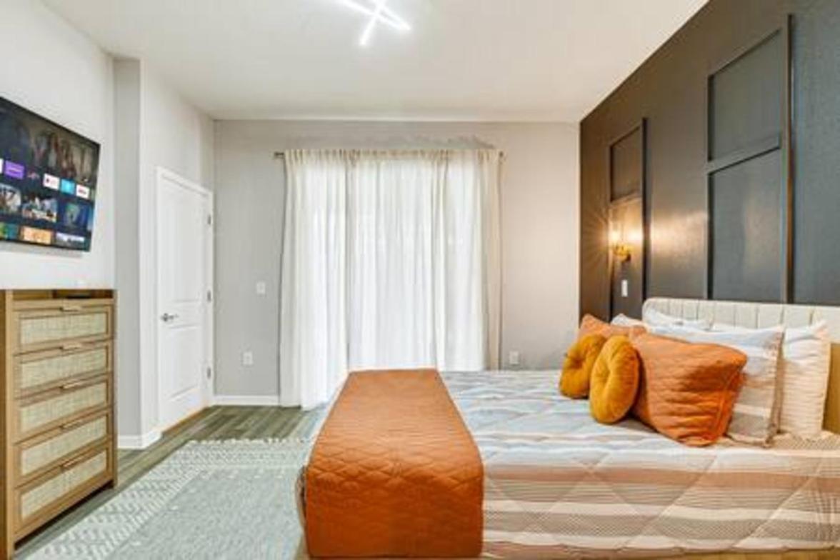 Unwind In Your 5-bedroom Oasis