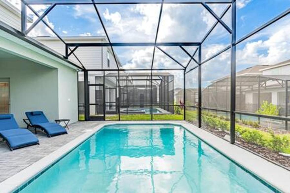 Unwind In Your 5-bedroom Oasis Holiday home *