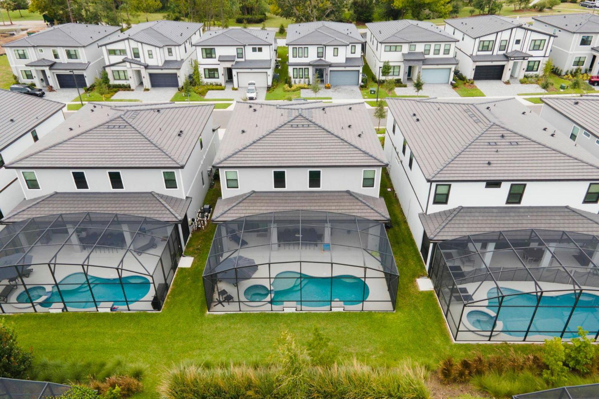 Paradiso Grand 6 Bedroom Holiday home