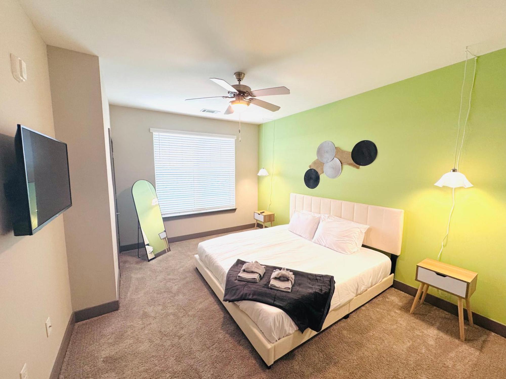 Apartment Full Apartment, Close To Parks King Bed Pet-friendly Amenities