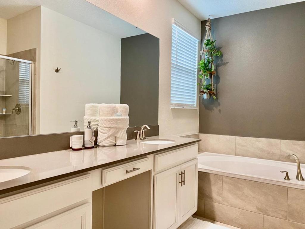 Luxury 6 Bedroom 5 Bath Poolhome 214 * Orlando