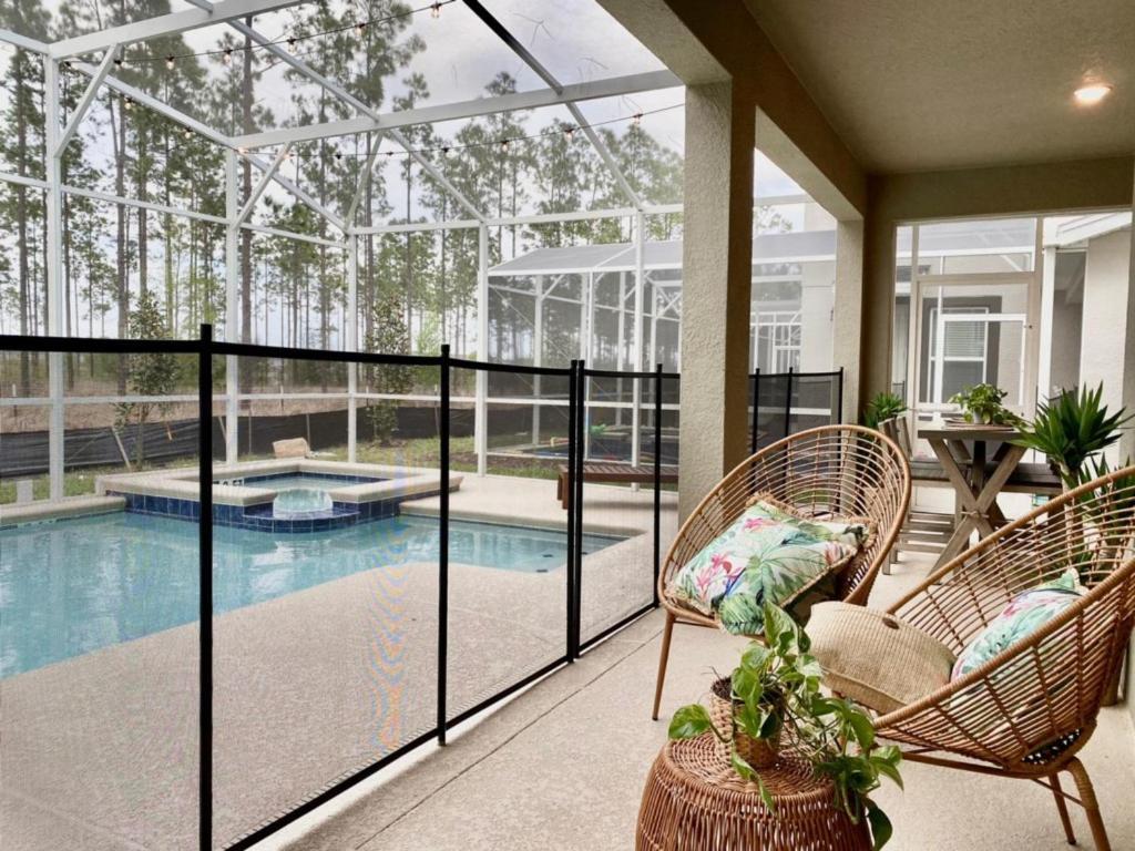 Luxury 6 Bedroom 5 Bath Poolhome 214 Holiday home *