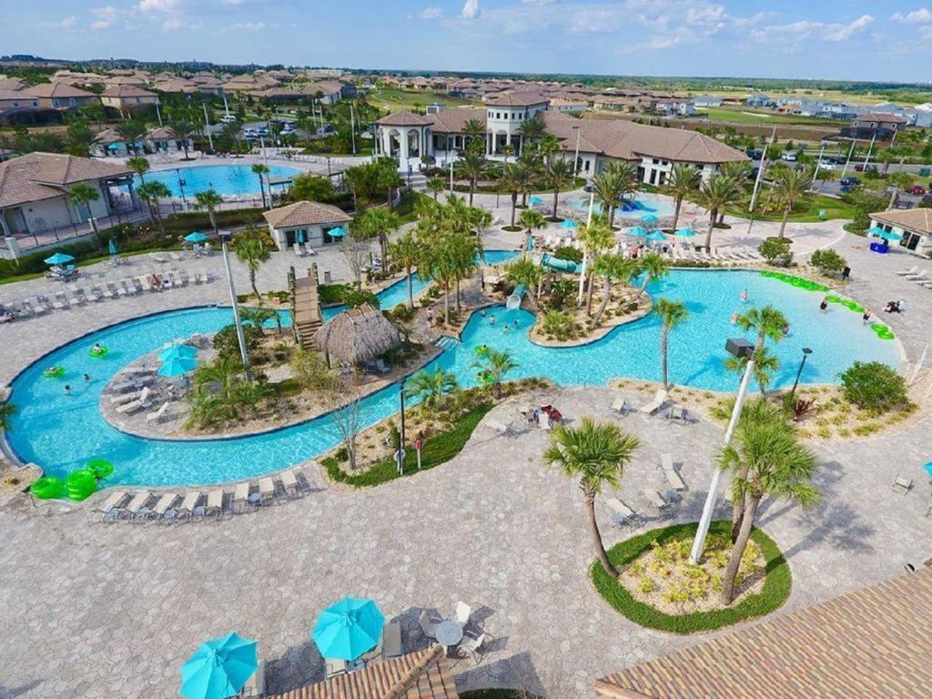 Luxury 6 Bedroom 5 Bath Poolhome 214 Holiday home *