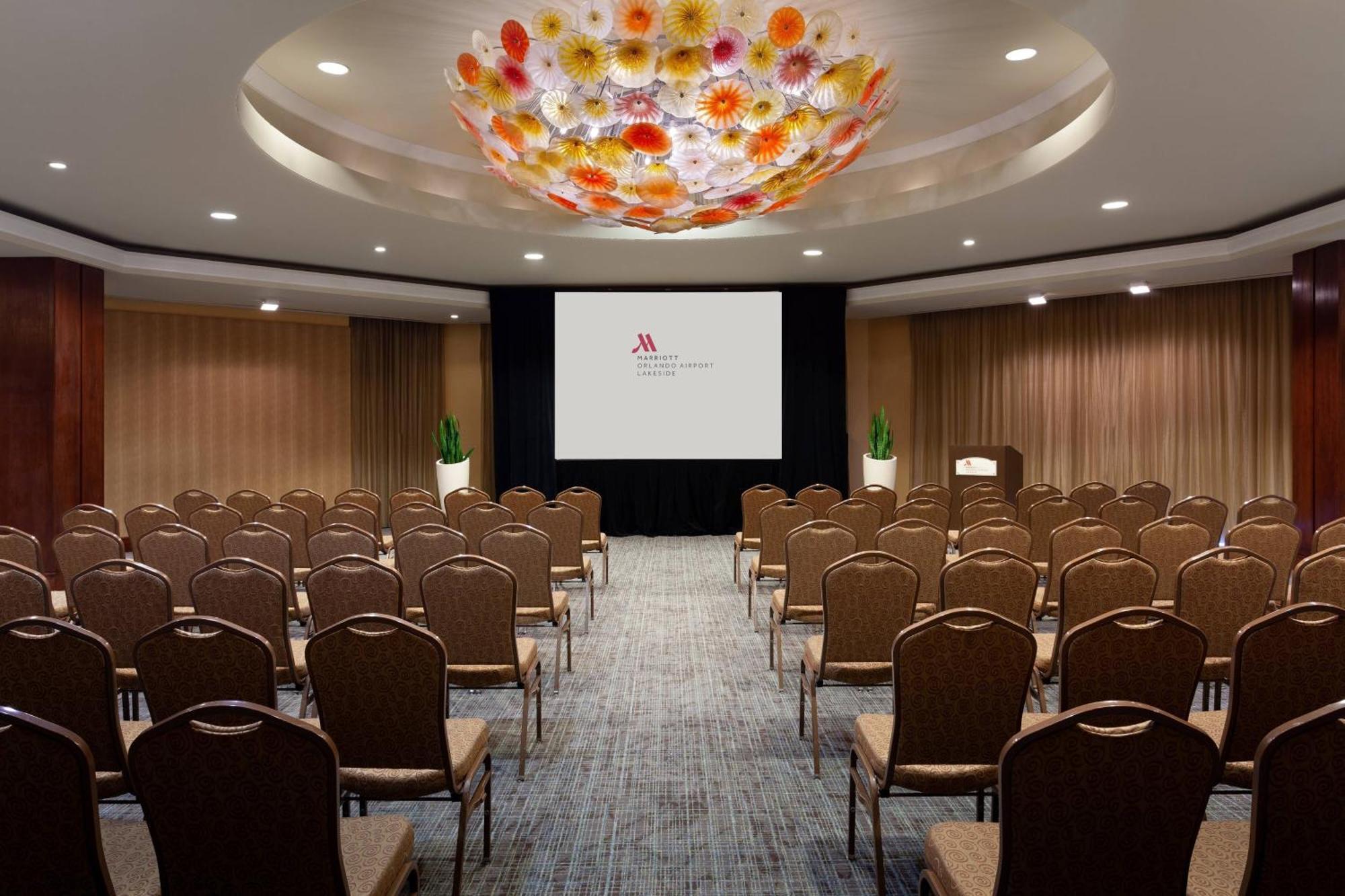 Marriott Airport Lakeside Hotel