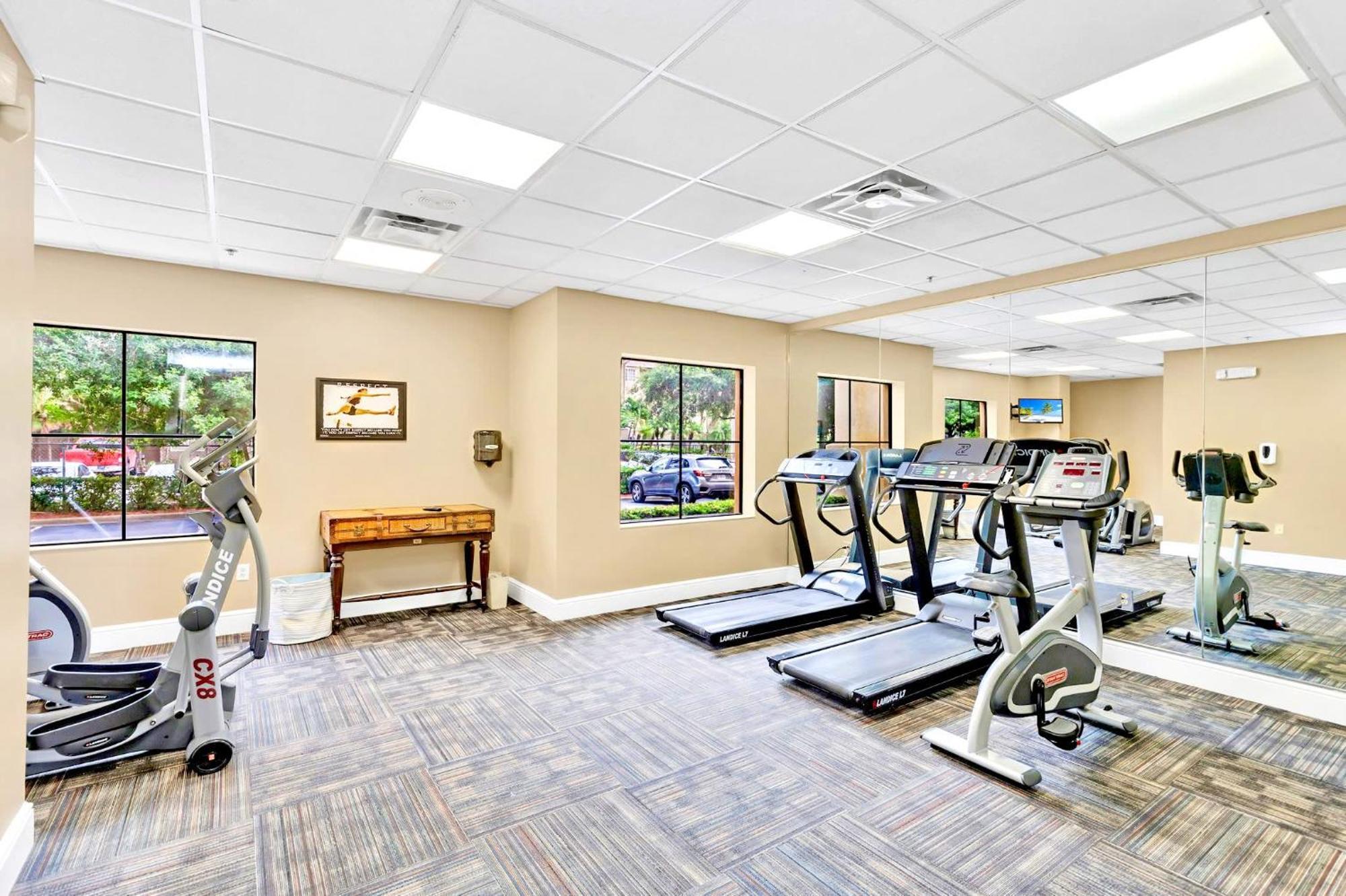 Apartment W Pool & Hot Tub - Near Universal *